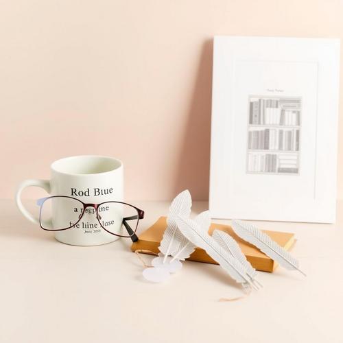🎁 Unique Gifts for Book Lovers — Not Books!